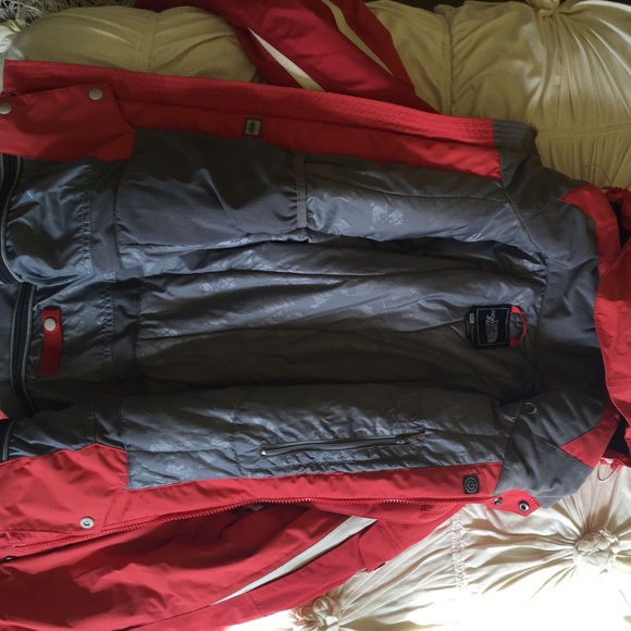 North Face ski/snowboard jacket - Picture 4 of 4